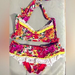 Betsey Johnson’s Pink/ Orange Slice Rose Crochet 3 piece Swimsuit Collection. 🌹